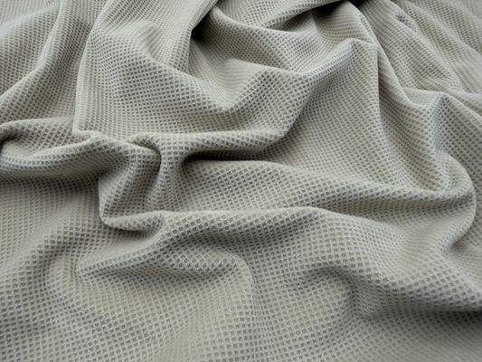 Tissu en polyester micro-élastique et velouté, parfait pour les robes