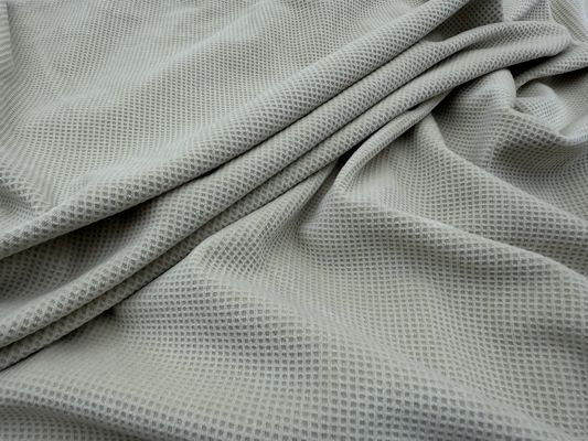 Tissu en polyester micro-élastique et velouté, parfait pour les robes