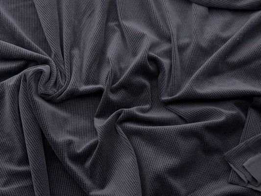 Tissu en polyester micro-élastique et velouté, parfait pour les robes