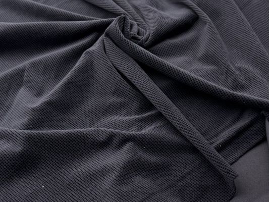 Tissu en polyester micro-élastique et velouté, parfait pour les robes